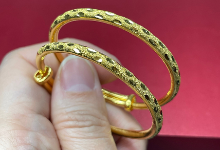 去典當行賣(mài)黃金首飾